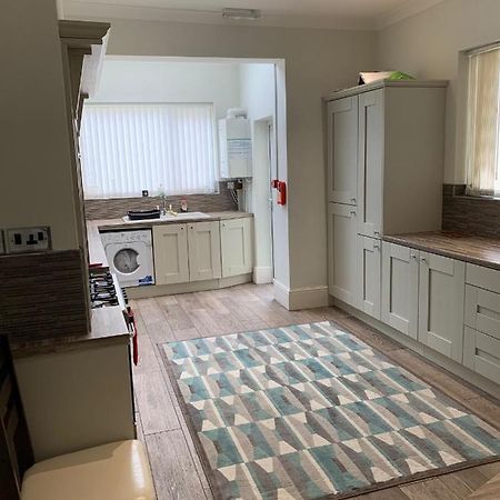 Cheapsleepz 49 Moscow Drive Ξενοδοχείο Λίβερπουλ Εξωτερικό φωτογραφία