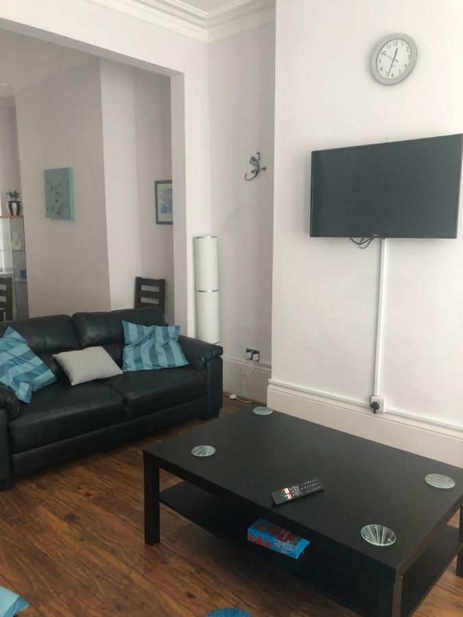 Cheapsleepz 49 Moscow Drive Ξενοδοχείο Λίβερπουλ Εξωτερικό φωτογραφία