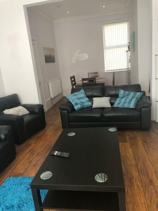 Cheapsleepz 49 Moscow Drive Ξενοδοχείο Λίβερπουλ Εξωτερικό φωτογραφία