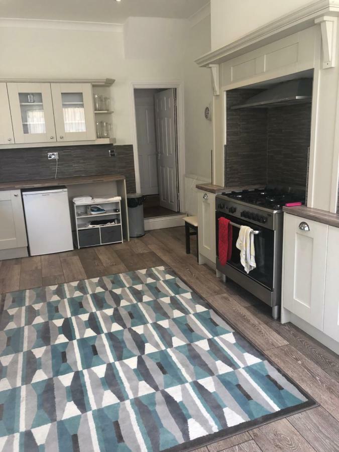 Cheapsleepz 49 Moscow Drive Ξενοδοχείο Λίβερπουλ Εξωτερικό φωτογραφία