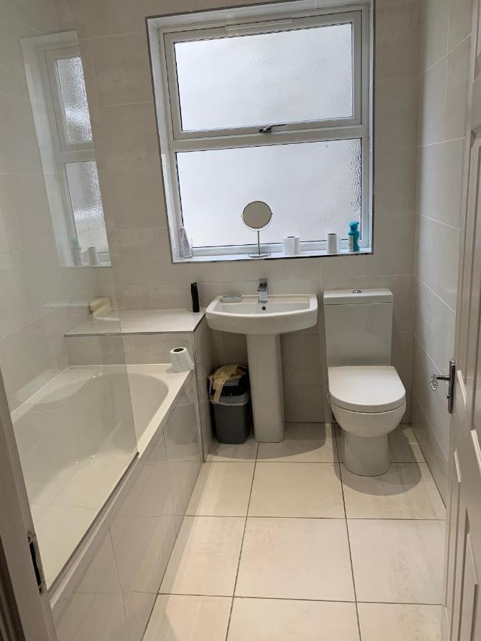 Cheapsleepz 49 Moscow Drive Ξενοδοχείο Λίβερπουλ Εξωτερικό φωτογραφία